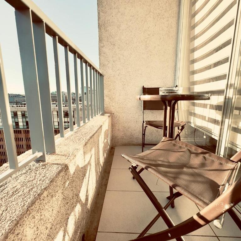 Best Location - Balcony - AC - Flexible Check-In - One-Bedroom Apartment - 14