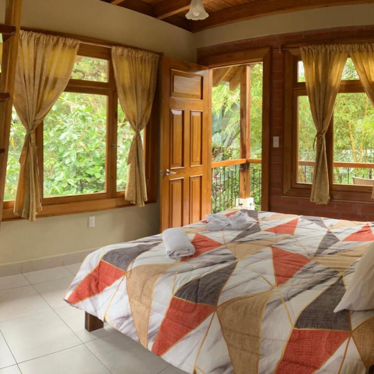 Casa del Rio en MINDO - Family Room with Mountain View - 4