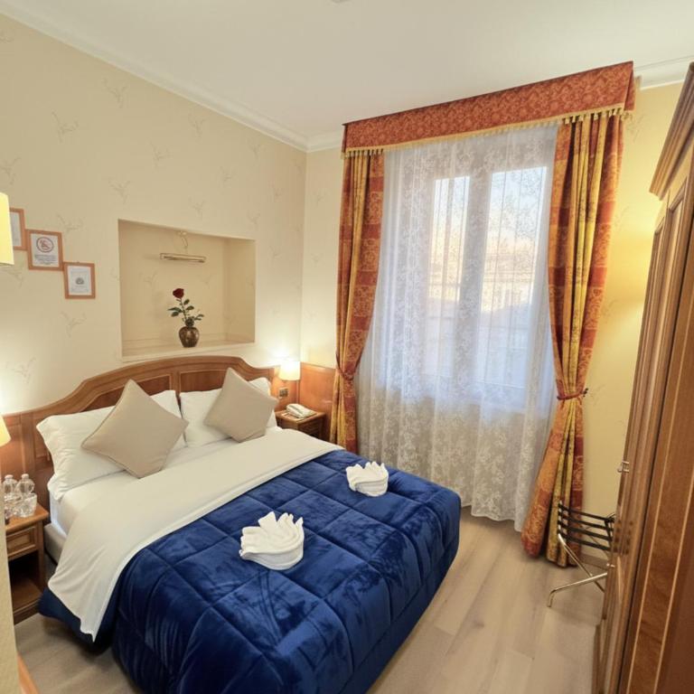 Hotel Amadeus - Camera Matrimoniale con Bagno Privato - 1