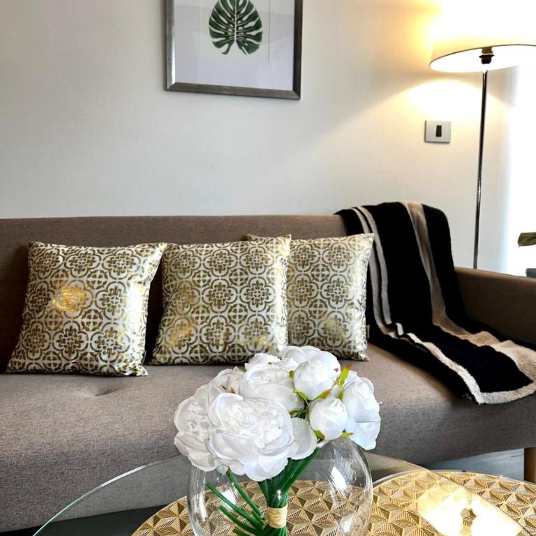 Modern 1BR Apartment, Santa Lucía Metro, Balcony - One-Bedroom Apartment - 14