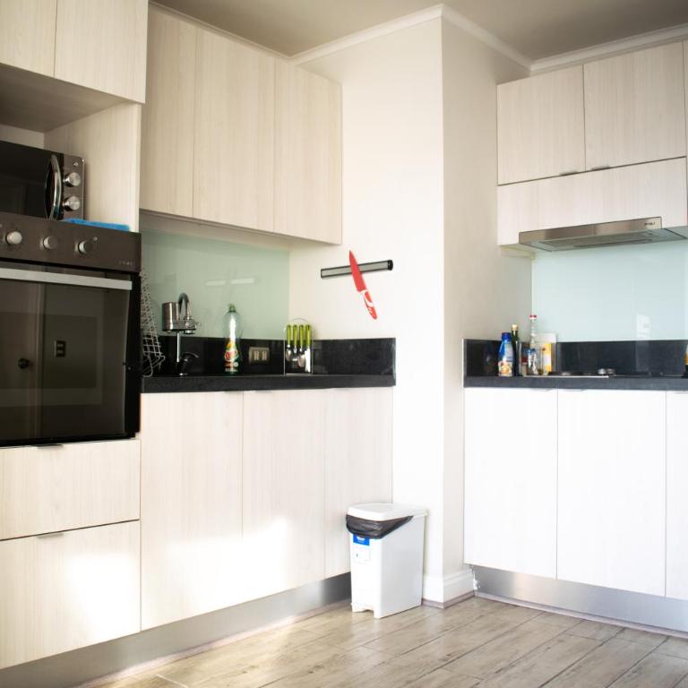 Best Location - Balcony - AC - Flexible Check-In - One-Bedroom Apartment - 3