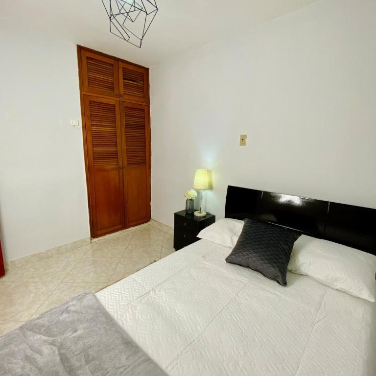 Apartamento comodo, 3 Hab, cerca Poblado - Three-Bedroom Apartment - 5