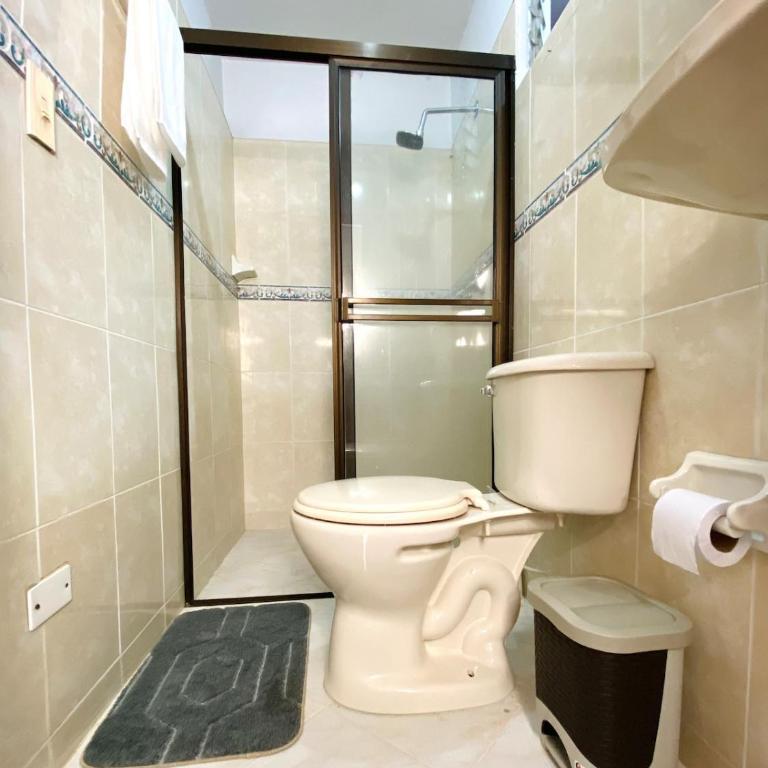 Apartamento comodo, 3 Hab, cerca Poblado - Three-Bedroom Apartment - 7