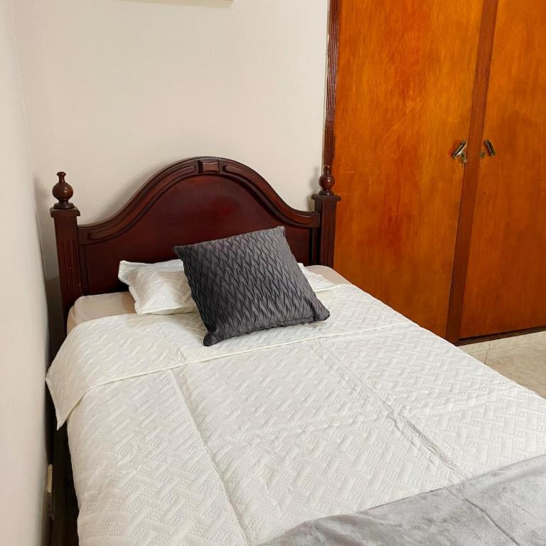 Apartamento comodo, 3 Hab, cerca Poblado - Three-Bedroom Apartment - 15