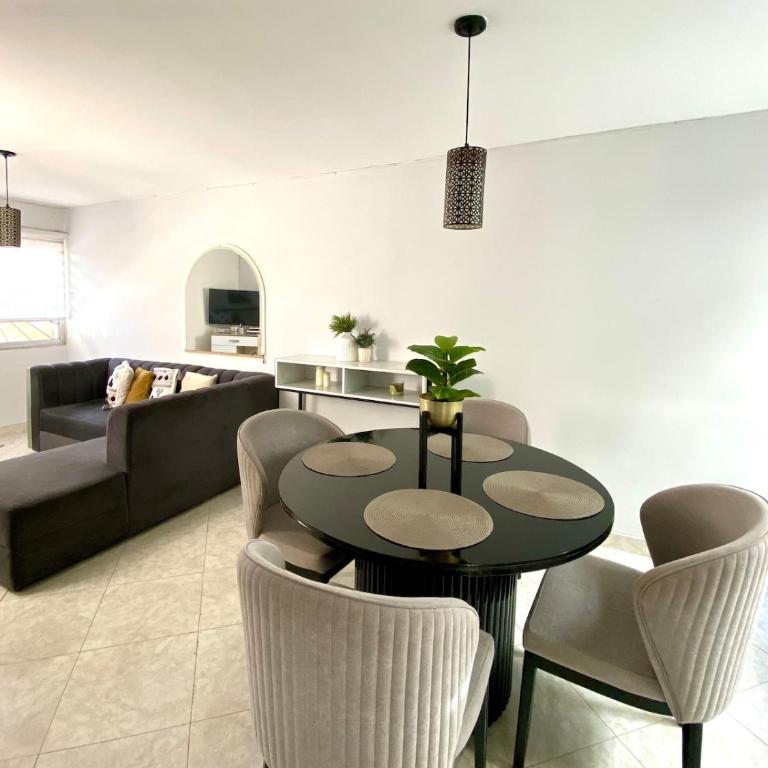Apartamento comodo, 3 Hab, cerca Poblado - Three-Bedroom Apartment - 17