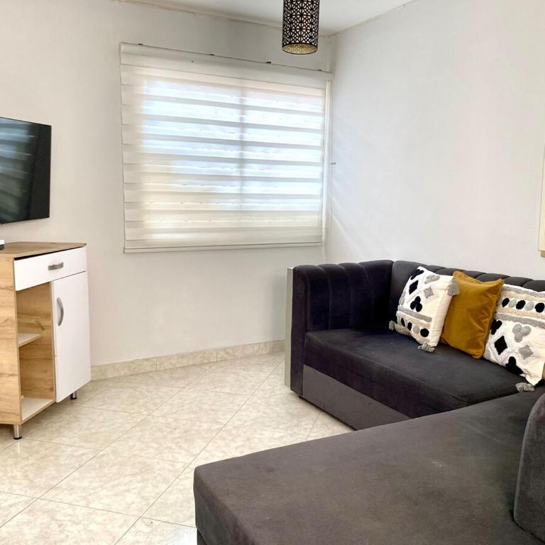 Apartamento comodo, 3 Hab, cerca Poblado - Three-Bedroom Apartment - 19