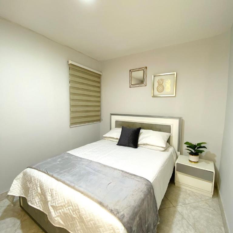 Apartamento comodo, 3 Hab, cerca Poblado - Three-Bedroom Apartment - 30