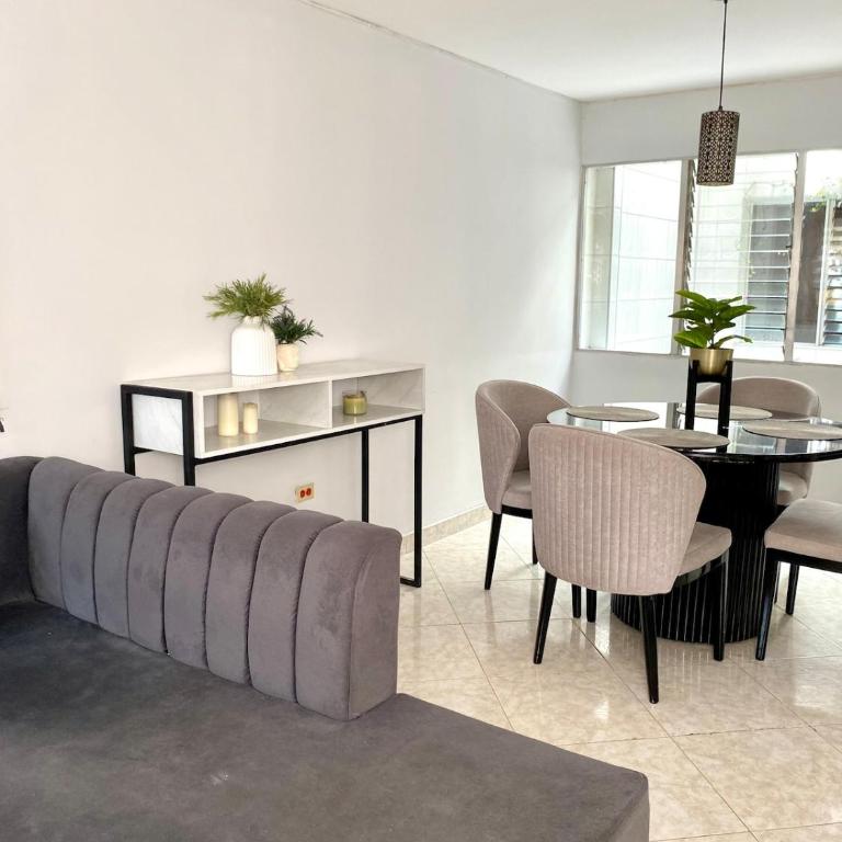 Apartamento comodo, 3 Hab, cerca Poblado - Three-Bedroom Apartment - 31