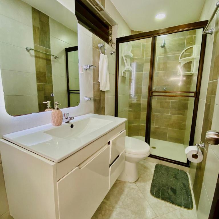 Apartamento comodo, 3 Hab, cerca Poblado - Three-Bedroom Apartment - 32