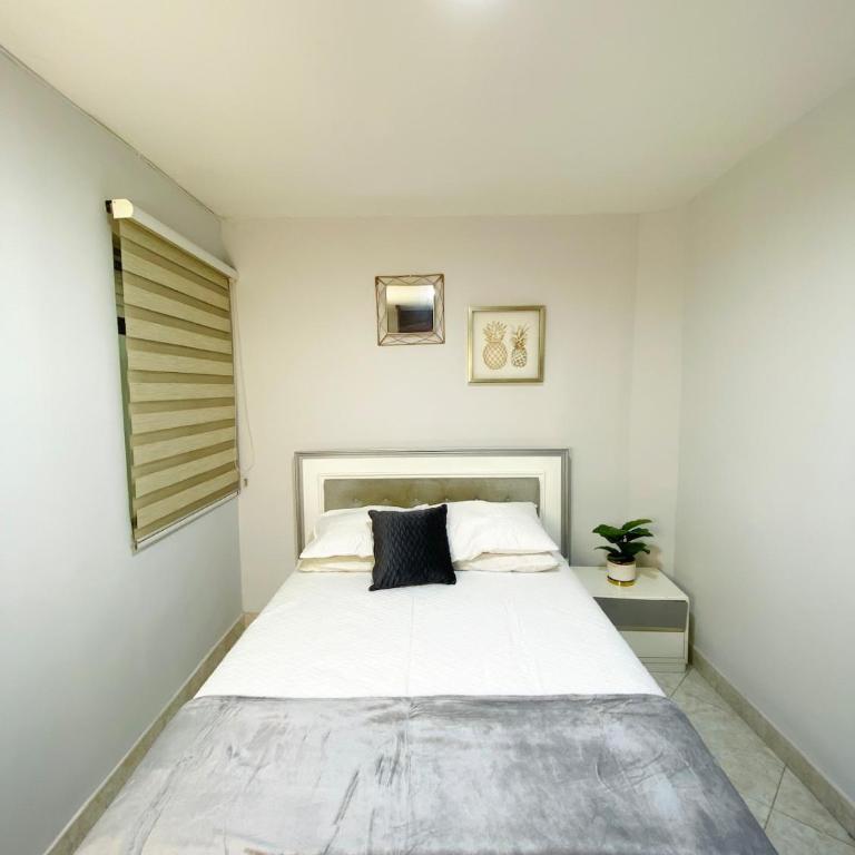 Apartamento comodo, 3 Hab, cerca Poblado - Three-Bedroom Apartment - 33