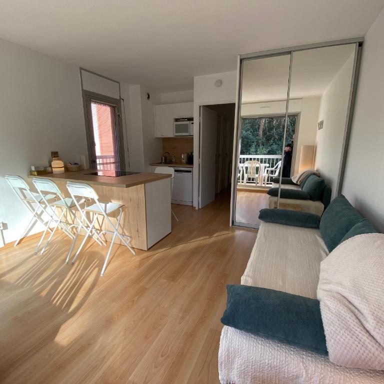 Studio Cabine Central avec Terrasse & Parking Sécurisé - FR-1-374-243 - Studio - 8