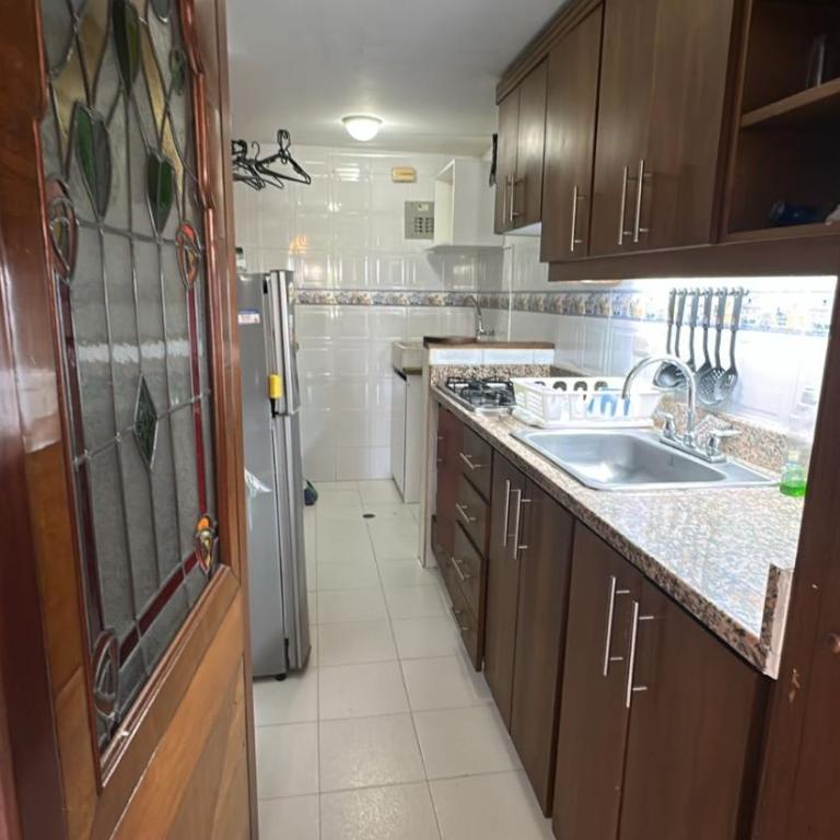 Apartamento cerca a la playa en Rodadero Sur - Apartamento de 3 dormitorios - 3