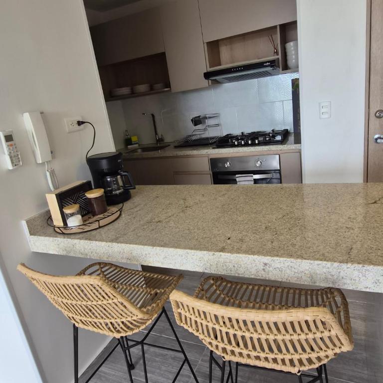 Hermoso apartamento familiar en Ricaurte - Three-Bedroom Apartment with Balcony - 24