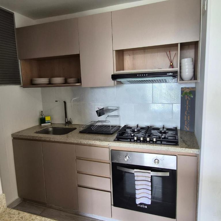 Hermoso apartamento familiar en Ricaurte - Three-Bedroom Apartment with Balcony - 15