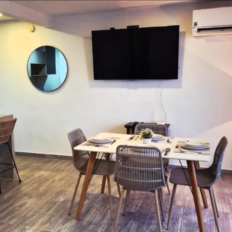 Hermoso apartamento familiar en Ricaurte - Three-Bedroom Apartment with Balcony - 2