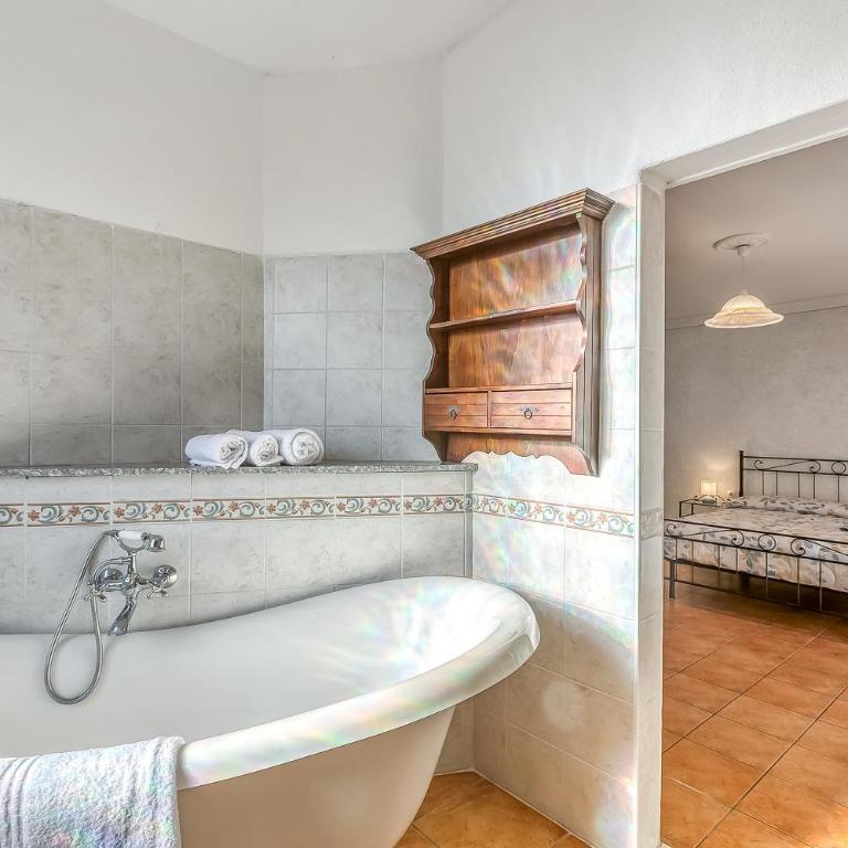 Bee Apartment: Luino Lakeside with Outdoor Dining - Happy Rentals - Apartamento con balcón - 5