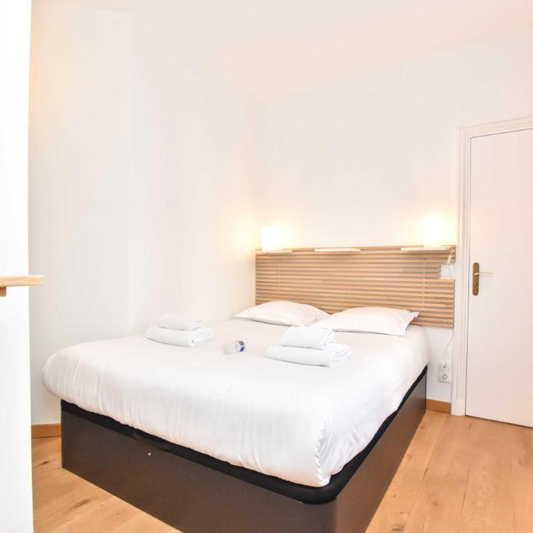 Rare Golden Triangle Amazing 1BR with Terrace Office - BAIL MOBILITE - Appartement 1 Chambre - 2