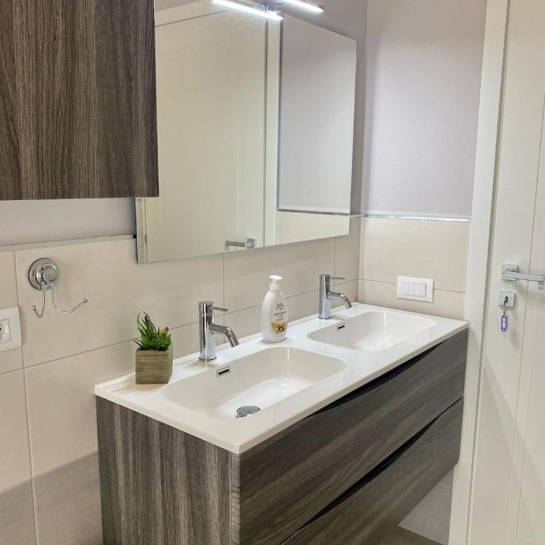 Stefy House - Apartment in Cagliari- super Balcony - Appartamento con 2 Camere da Letto, Balcone e Terrazza - 2