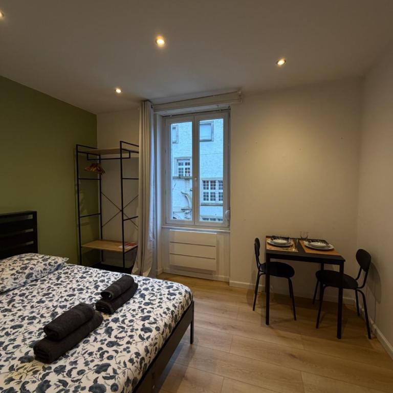 Le 9 - Joli studio neuf, tout équipé Mulhouse centre - Stationnement gratuit - Apartamento Estudio - 2