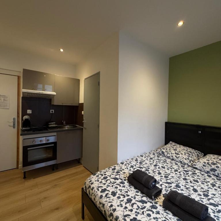 Le 9 - Joli studio neuf, tout équipé Mulhouse centre - Stationnement gratuit - Apartamento Estudio - 3