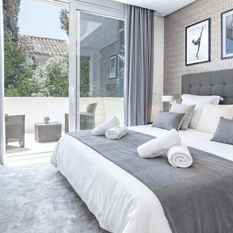 VACATION MARBELLA I Casa Regina, Walking Distance To The Beach, Private Shimmering Pool, 5Min From Puerto Banús, Alarm System, World-Class Dining - Villa - 24