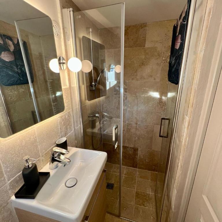 Charmant 2 pièces et Parking gratuit - Apartamento de 1 dormitorio - 9