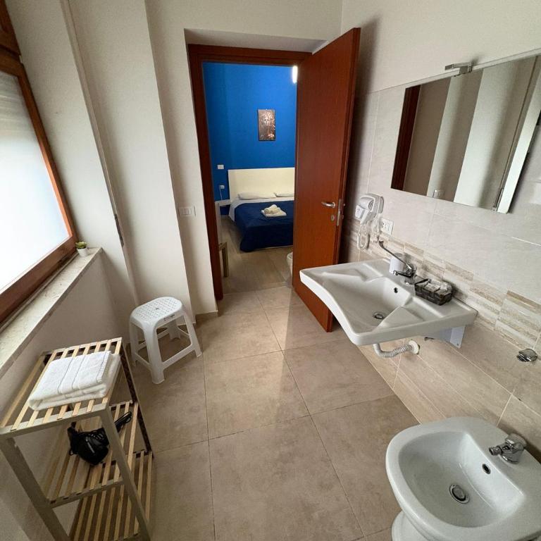 Vespro Guest House - Ampia Camera Matrimoniale - 10