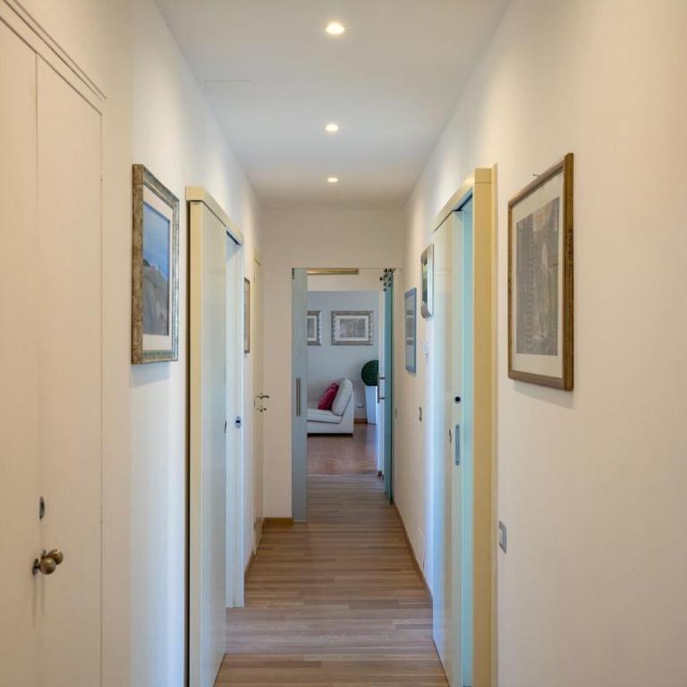 Casamia Tuscan Oasis 4Br Panoramic Penthouse Hot Tub & Easy Parking - Four-Bedroom Penthouse Apartment - 35