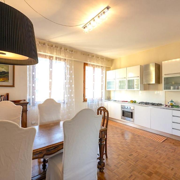 Casamia Tuscan Oasis 4Br Panoramic Penthouse Hot Tub & Easy Parking - Four-Bedroom Penthouse Apartment - 11