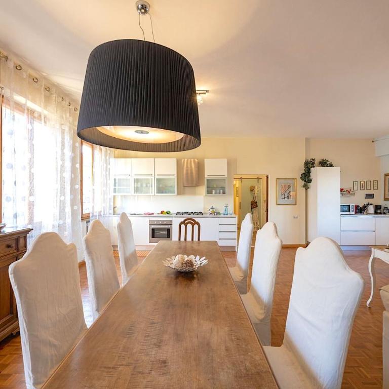 Casamia Tuscan Oasis 4Br Panoramic Penthouse Hot Tub & Easy Parking - Four-Bedroom Penthouse Apartment - 12
