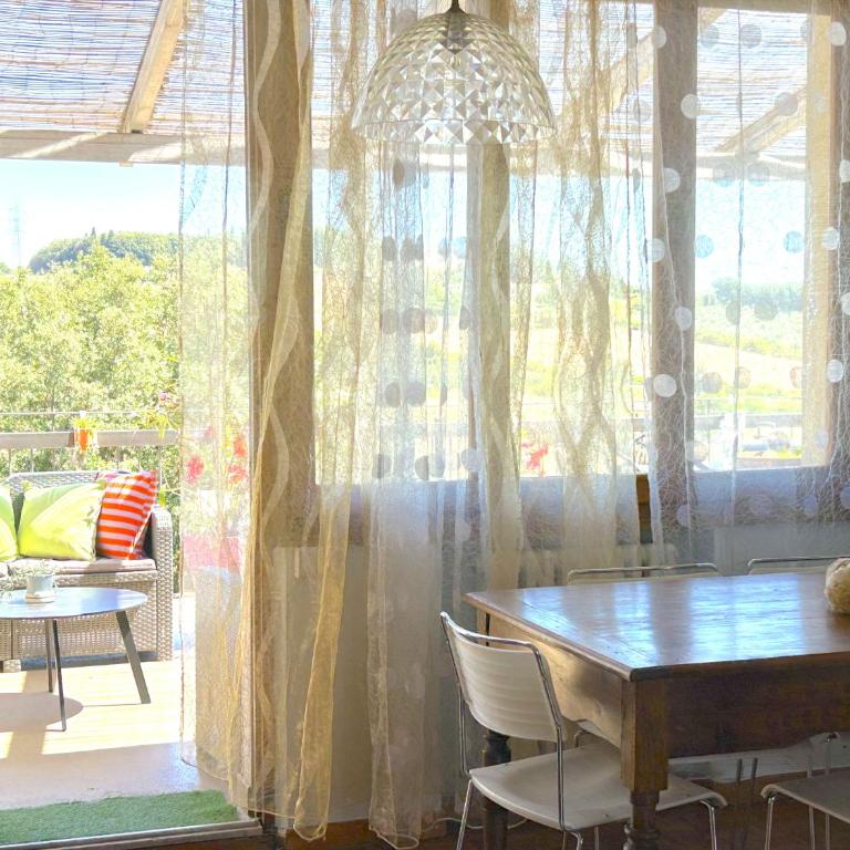 Casamia Tuscan Oasis 4Br Panoramic Penthouse Hot Tub & Easy Parking - Four-Bedroom Penthouse Apartment - 3