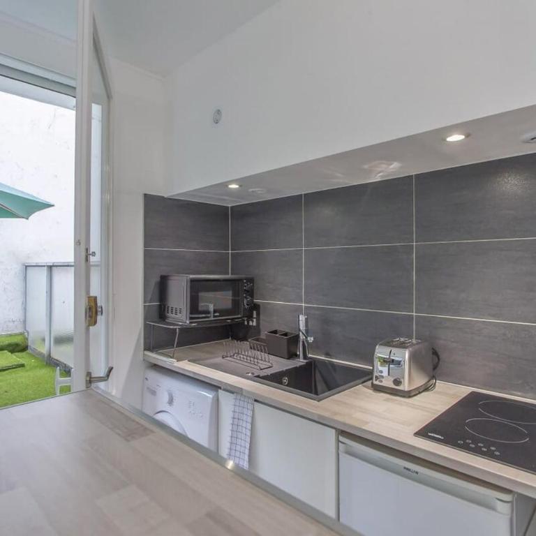 Modern Studio with Garden Central Location - One-Bedroom Apartment - 1