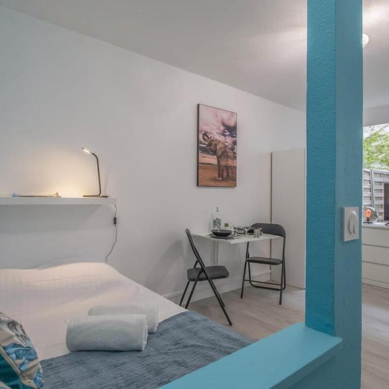 Modern Studio with Garden Central Location - One-Bedroom Apartment - 4