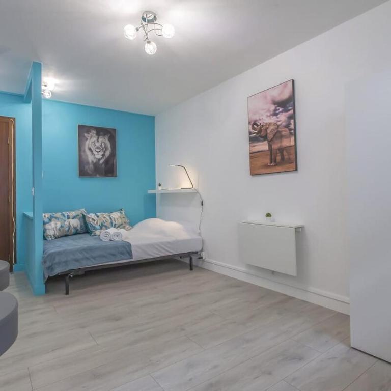 Modern Studio with Garden Central Location - One-Bedroom Apartment - 6