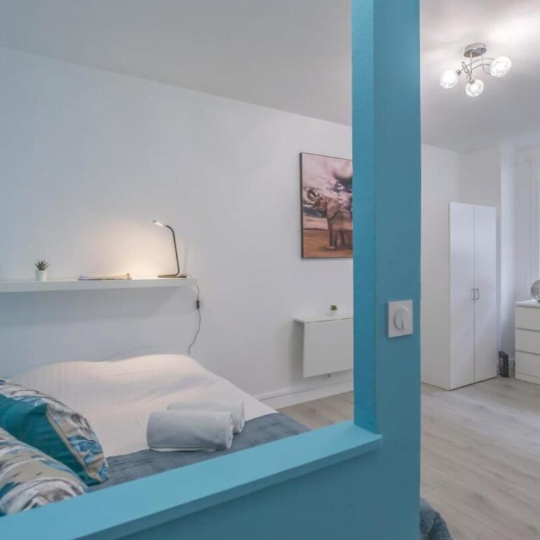 Modern Studio with Garden Central Location - One-Bedroom Apartment - 13