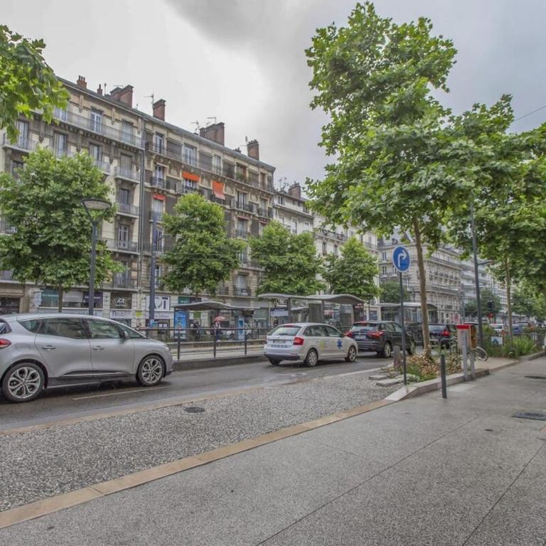 Modern Studio with Garden Central Location - One-Bedroom Apartment - 22