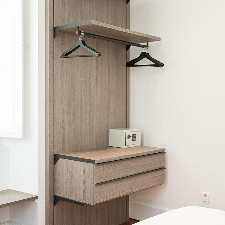 The Park Suites by IRES LAR - Suite con cama grande y vistas a la piscina - 16