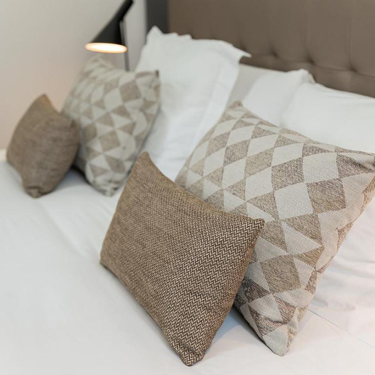 The Park Suites by IRES LAR - Suite con cama grande y vistas a la piscina - 13