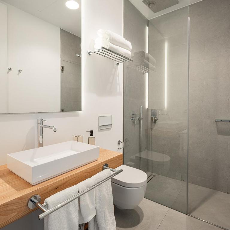 The Park Suites by IRES LAR - Suite con cama grande y vistas a la piscina - 12