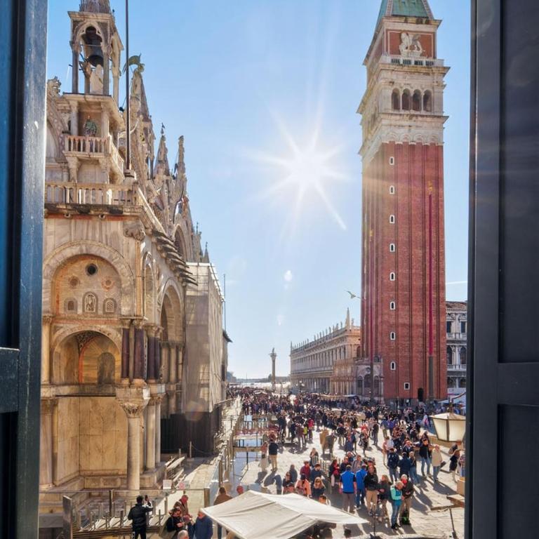 Bellevue Luxury Rooms - San Marco Luxury - Camera Matrimoniale Deluxe con Vista Piazza San Marco - 28