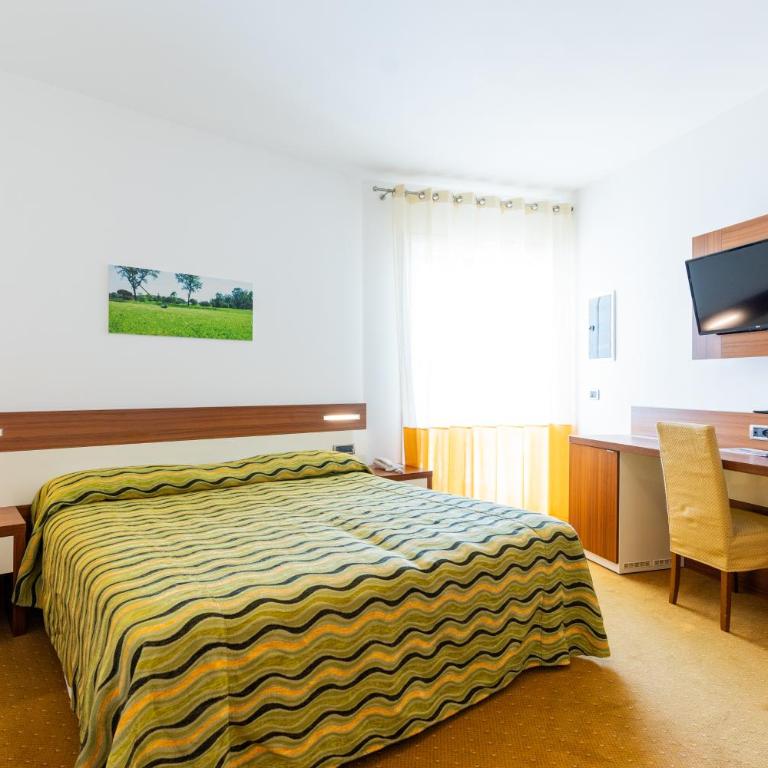 Hotel Maregolf - Camera Matrimoniale con Letto Supplementare (3 Adulti) - 3