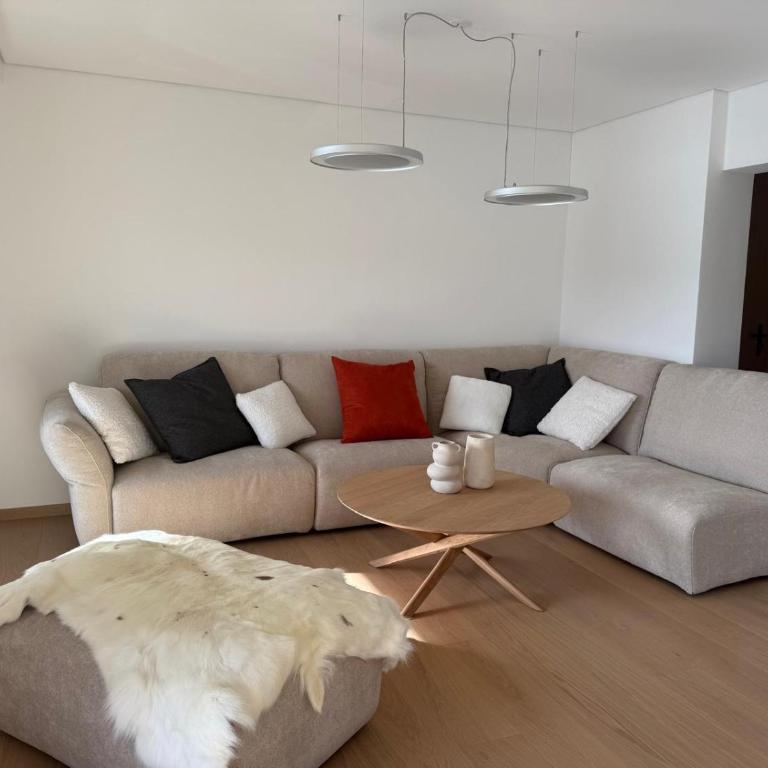 Cozy Crans-Montana Apt with Lake and Mountain View - Apartment mit 2 Schlafzimmern mit Balkon und Terrasse - 4
