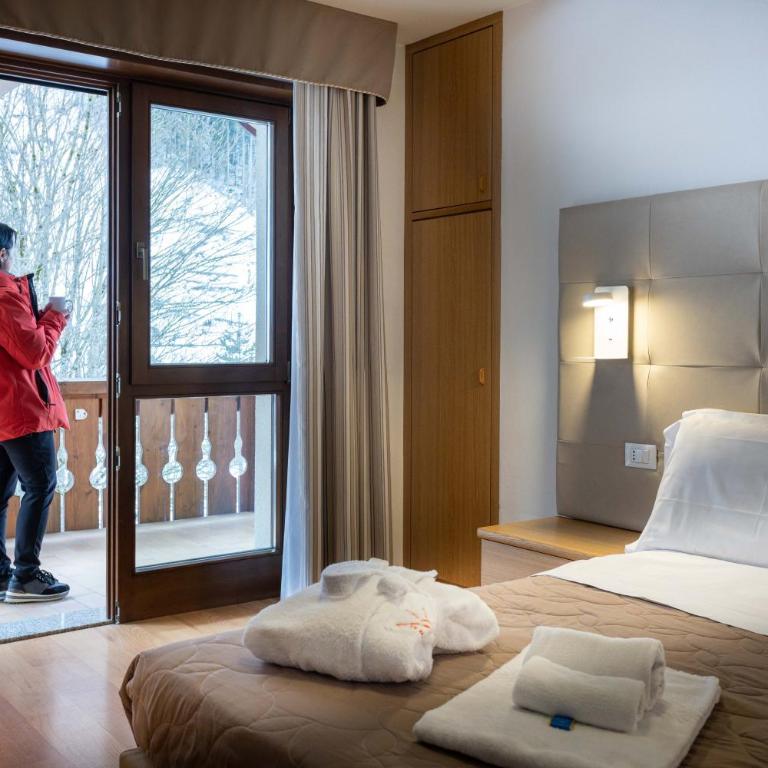 Hotel Sella Ronda Serenella - A 50 mt dalle piste da sci - Camera Matrimoniale Comfort - 1