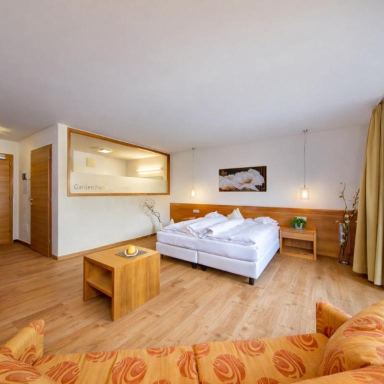 Garden Park Hotel - Double Room with Balcony - 3