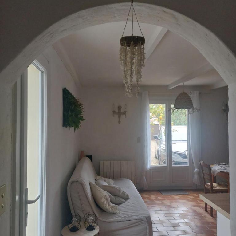 Nice Petite maison mitoyenne avec piscine - Maison 1 Chambre - 10