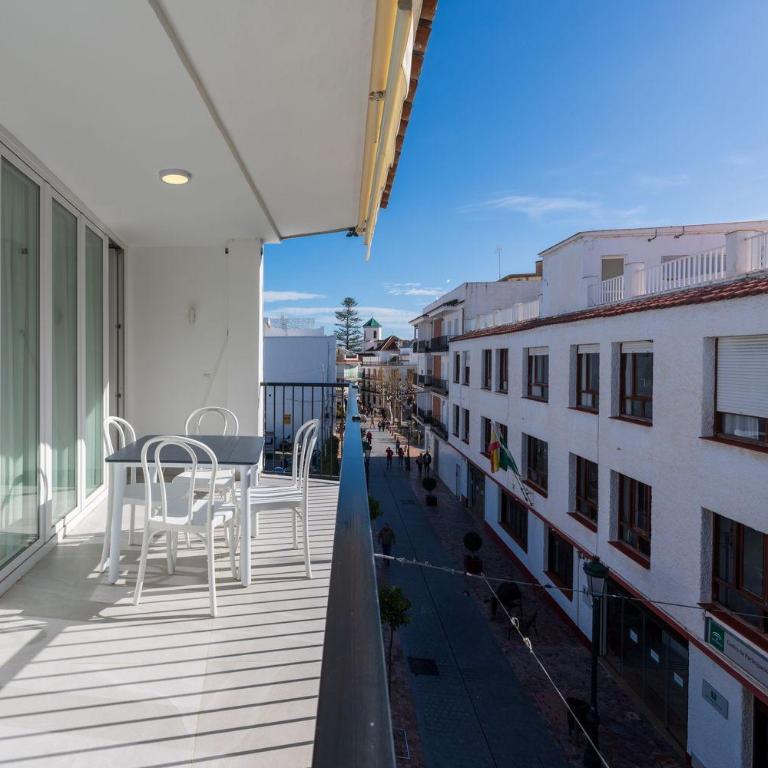 Paloma Central Apartment - 3 min walk to Balcon de Europa & Beach - Apartamento de 3 dormitorios con balcón - 1