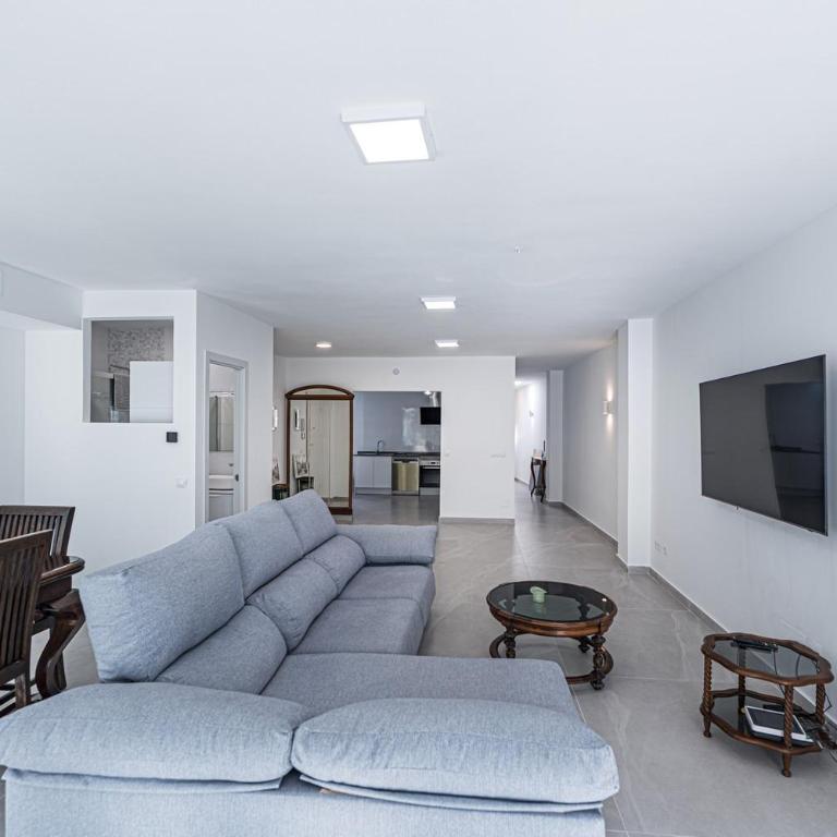 Paloma Central Apartment - 3 min walk to Balcon de Europa & Beach - Apartamento de 3 dormitorios con balcón - 2