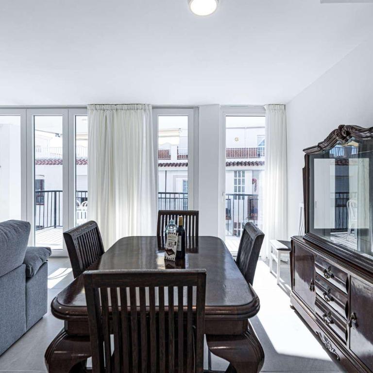 Paloma Central Apartment - 3 min walk to Balcon de Europa & Beach - Apartamento de 3 dormitorios con balcón - 6