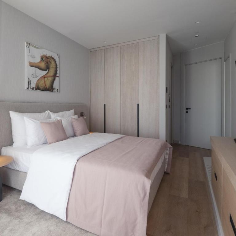 Sea Star Budva - Standardna Dvokrevetna Soba sa Bračnim Krevetom ili Zasebnim Krevetima, i Pogledom na Vrt - 1