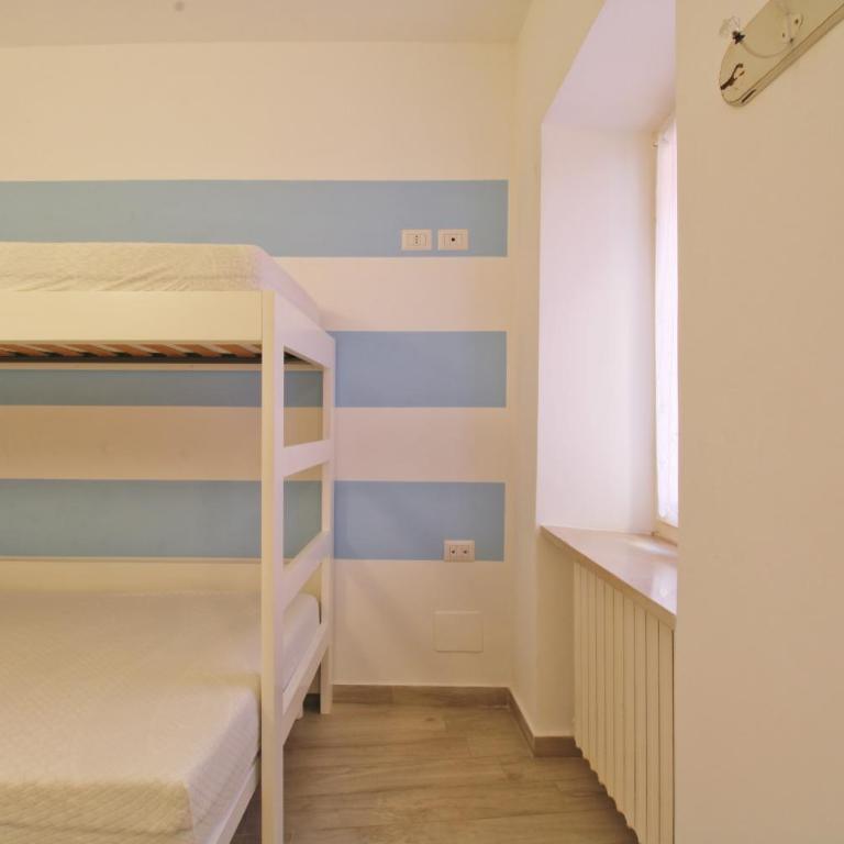 Dimora Centro Storico - Three-Bedroom Apartment - 10